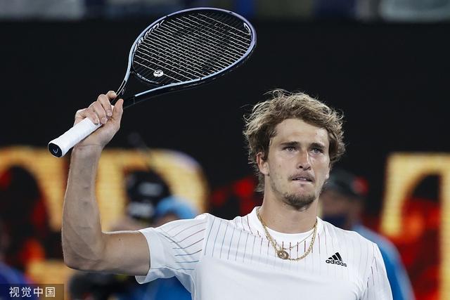 欧联杯室外气温-1℃ 曼联队长B费脱外套给球童